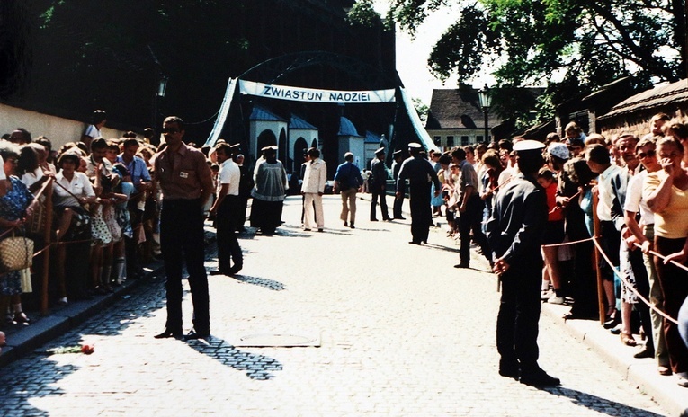 Jan Paweł II we Wrocławiu w 1983 roku - zdjęcia archiwalne