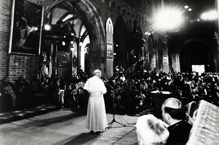 Jan Paweł II we Wrocławiu w 1983 roku - zdjęcia archiwalne