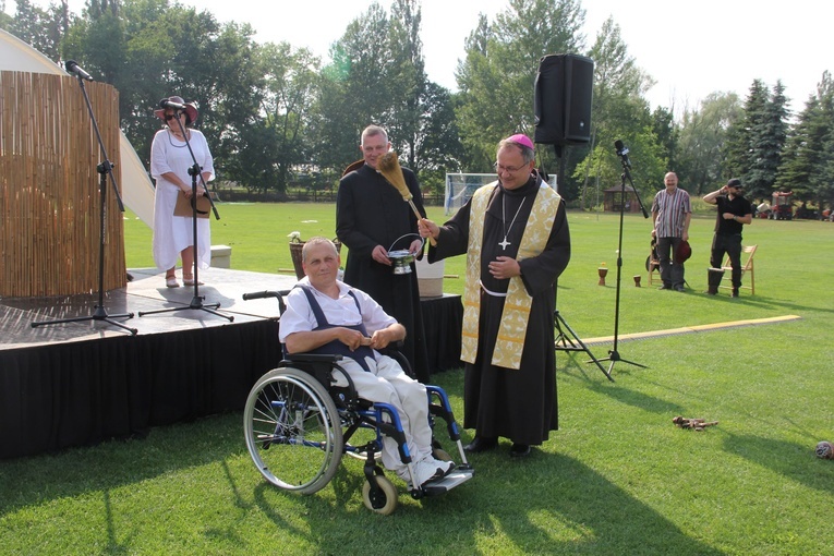 Poświęcenie kamienia węgielnego pod nową siedzibę Środowiskowego Domu Samopomocy w Skawinie