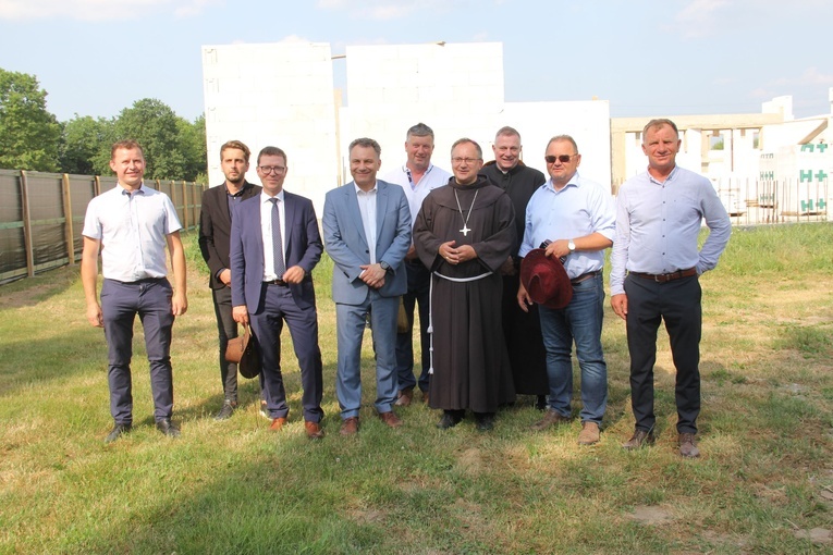 Poświęcenie kamienia węgielnego pod nową siedzibę Środowiskowego Domu Samopomocy w Skawinie