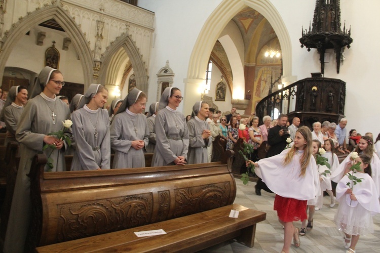 Tarnów. Srebrny jubileusz sióstr misjonarek w katedrze