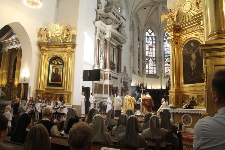 Tarnów. Srebrny jubileusz sióstr misjonarek w katedrze