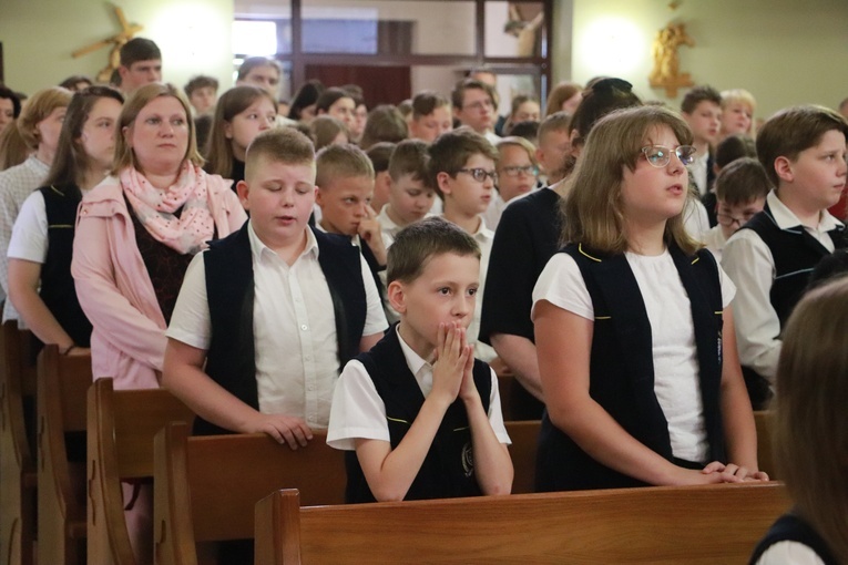 Msza św. na zakończenie roku szkolnego w Zespole Szkół im. ks. Konarskiego w Skierniewicach