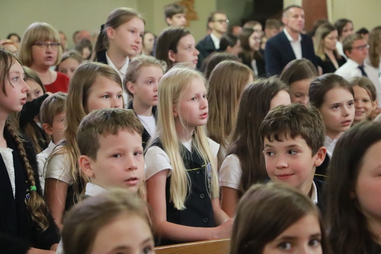 Msza św. na zakończenie roku szkolnego w Zespole Szkół im. ks. Konarskiego w Skierniewicach
