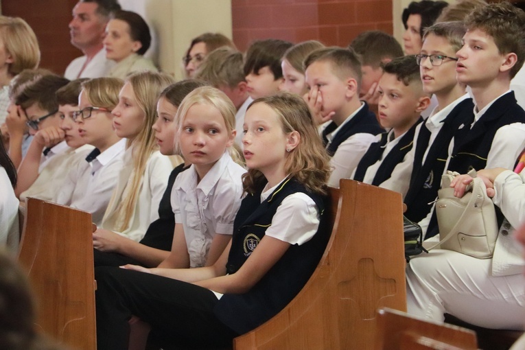 Msza św. na zakończenie roku szkolnego w Zespole Szkół im. ks. Konarskiego w Skierniewicach