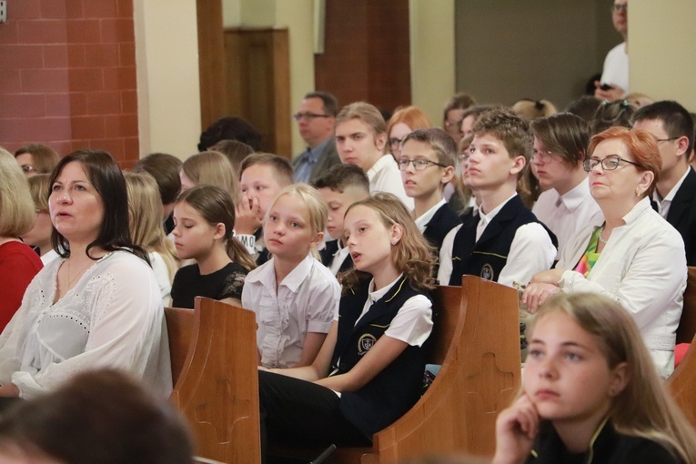 Msza św. na zakończenie roku szkolnego w Zespole Szkół im. ks. Konarskiego w Skierniewicach