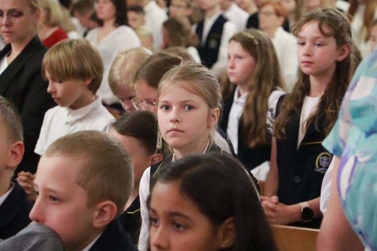 Msza św. na zakończenie roku szkolnego w Zespole Szkół im. ks. Konarskiego w Skierniewicach