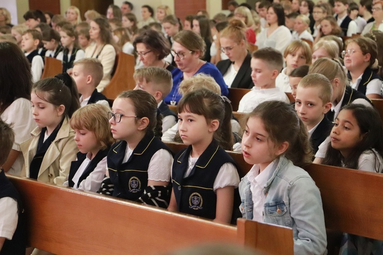 Msza św. na zakończenie roku szkolnego w Zespole Szkół im. ks. Konarskiego w Skierniewicach