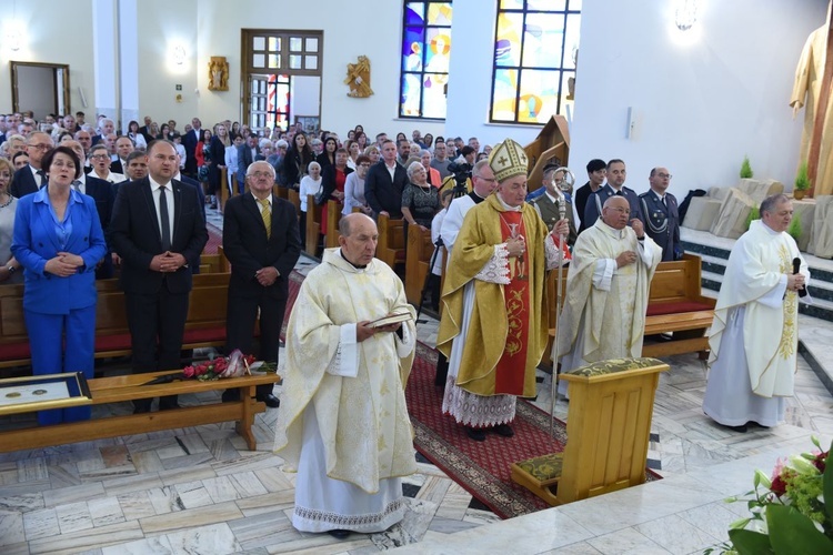 Jubileuszowej Eucharystii przewodniczył bp Andrzej Jeż.