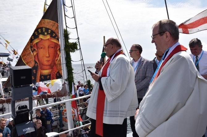 Morskie nabożeństwo na Zatoce i Eucharystia w Pucku