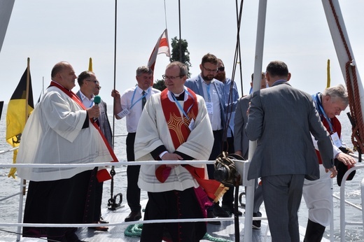 Morskie nabożeństwo na Zatoce i Eucharystia w Pucku