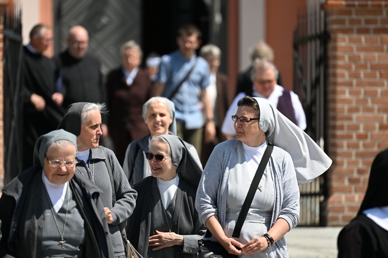 Pielgrzymka sióstr zakonnych do Skrzatusza