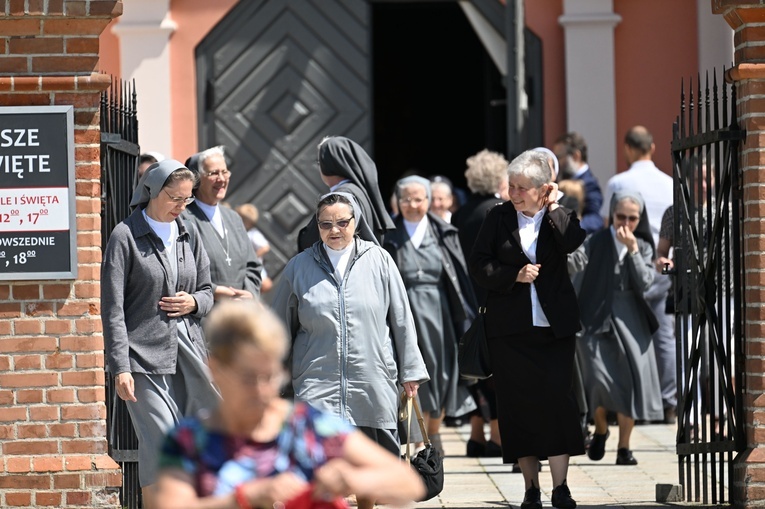 Pielgrzymka sióstr zakonnych do Skrzatusza