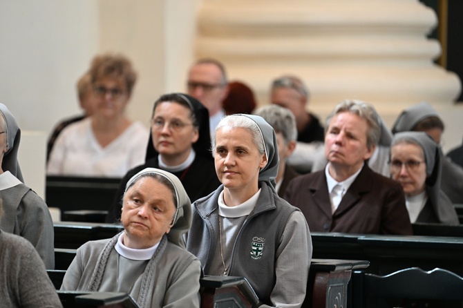 Pielgrzymka sióstr zakonnych do Skrzatusza