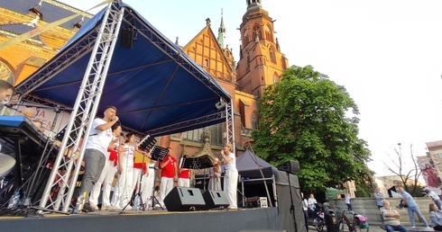 Koncert uwielbieniowy przy legnickiej katedrze