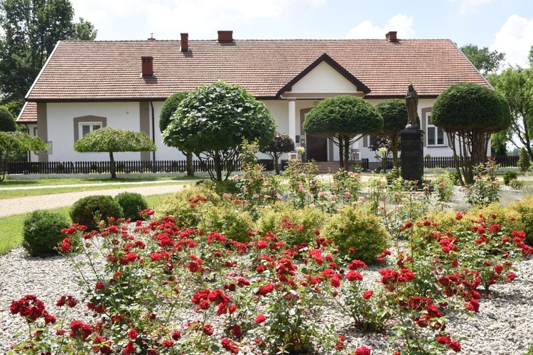 Poświęcenie odnowionego kościoła w Oleśnie