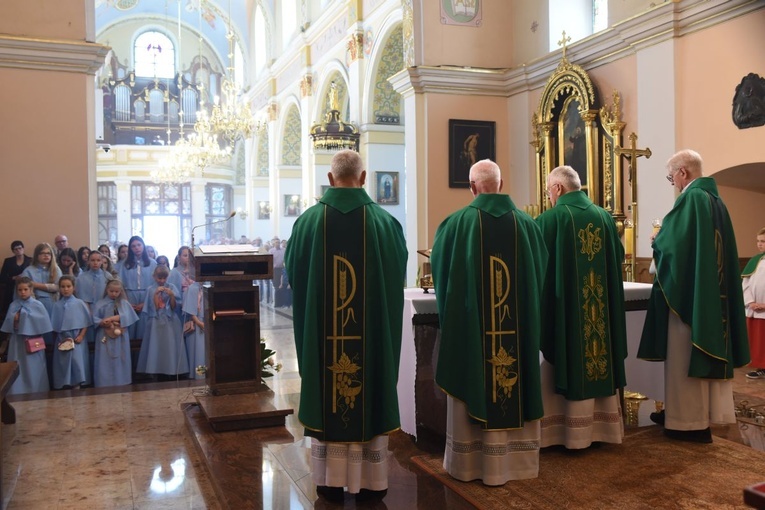 Poświęcenie odnowionego kościoła w Oleśnie