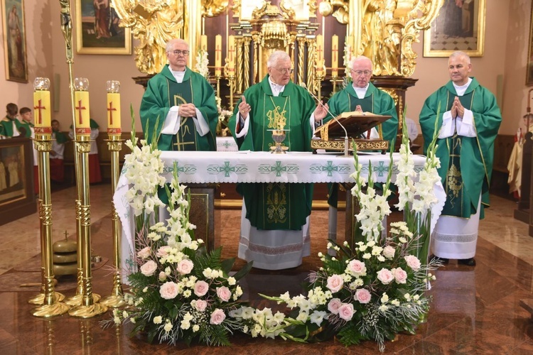 Poświęcenie odnowionego kościoła w Oleśnie