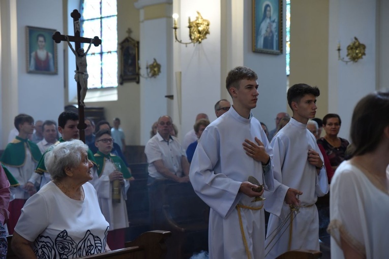 Poświęcenie odnowionego kościoła w Oleśnie