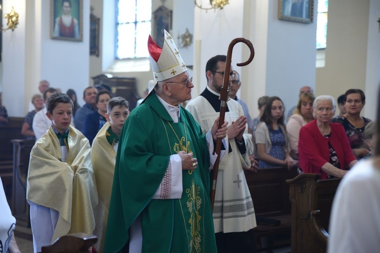 Poświęcenie odnowionego kościoła w Oleśnie