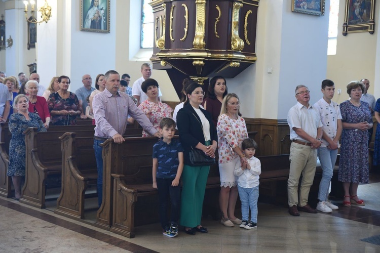 Poświęcenie odnowionego kościoła w Oleśnie