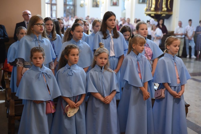 Poświęcenie odnowionego kościoła w Oleśnie