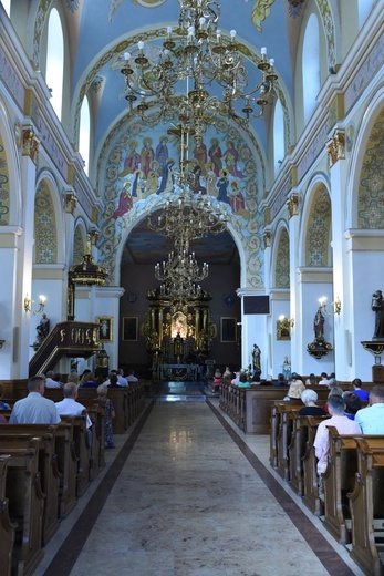 Poświęcenie odnowionego kościoła w Oleśnie
