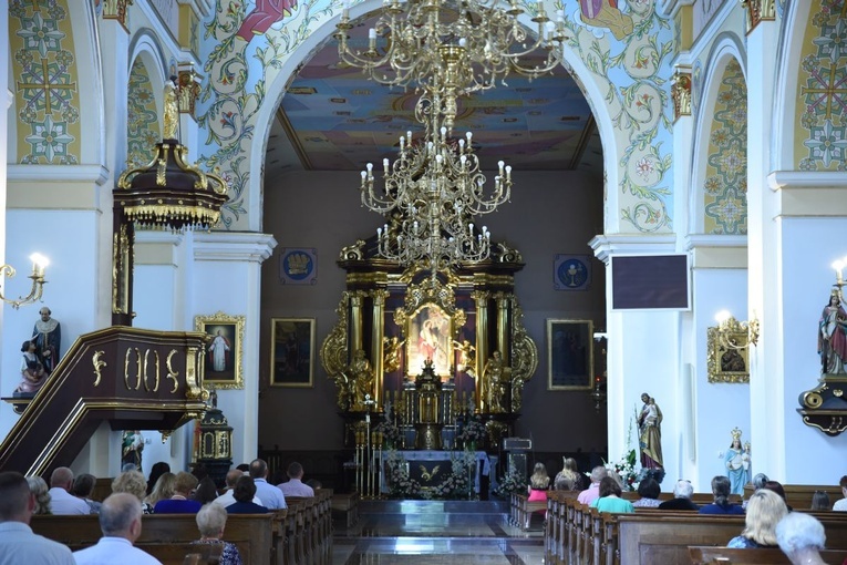 Poświęcenie odnowionego kościoła w Oleśnie