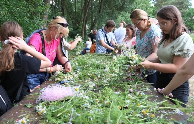 Sobótki w radomskim skansenie