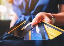 Karty kredytowe – dodatek do budżetu domowego czy obciążenie?