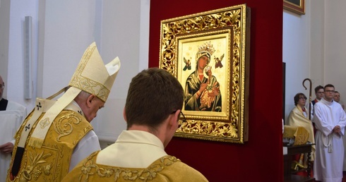 Ponowne nałożenie koron nastąpiło 125 lat od pierwszej koronacji.