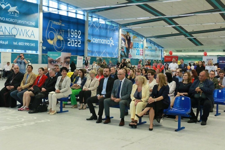 Targi pracy zorganizowały wspólnie lubelska Caritas i Miejski Urząd Pracy w Lublinie.