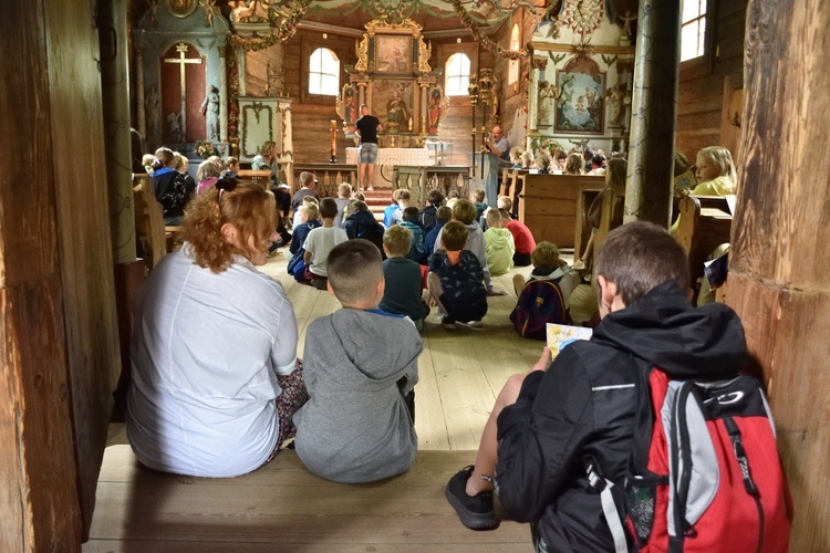 Wizyta bp. Piotra Przyborka na koloniach Caritas AG