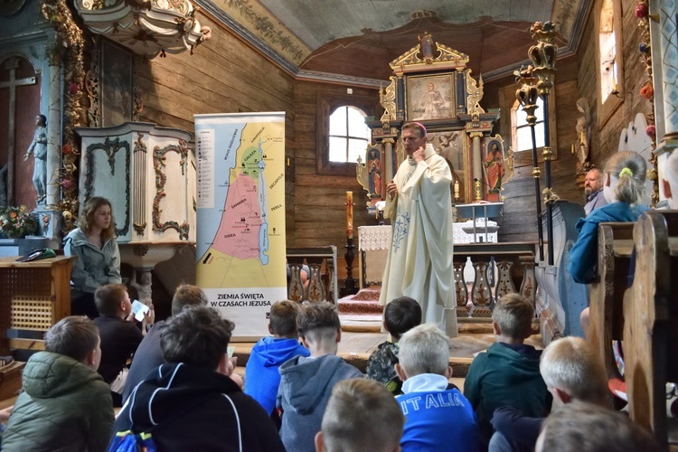 Wizyta bp. Piotra Przyborka na koloniach Caritas AG