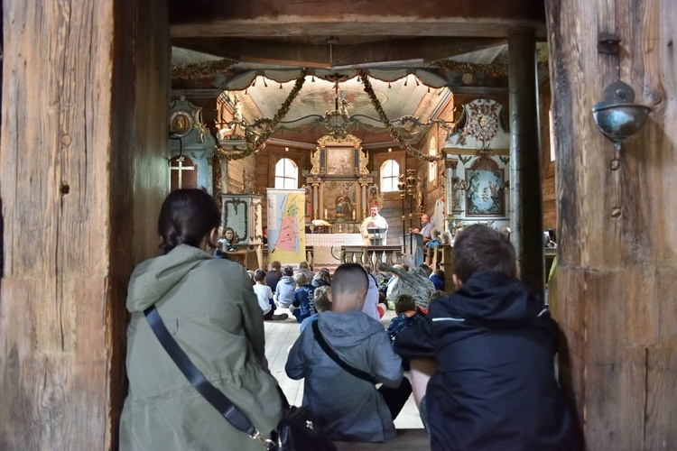 Wizyta bp. Piotra Przyborka na koloniach Caritas AG