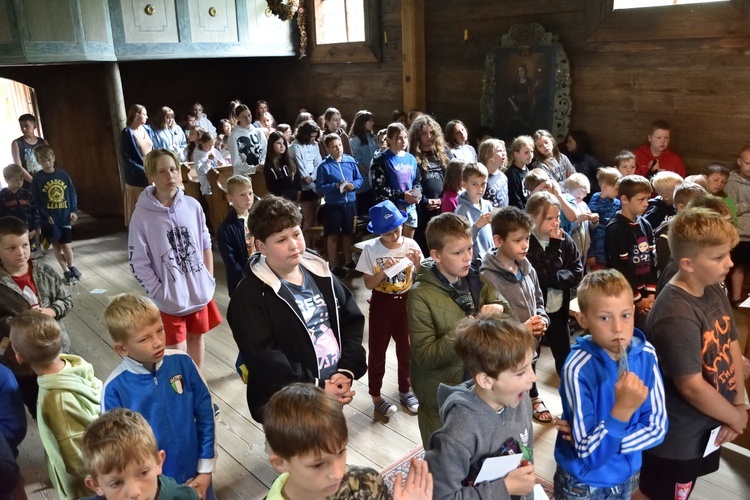 Wizyta bp. Piotra Przyborka na koloniach Caritas AG