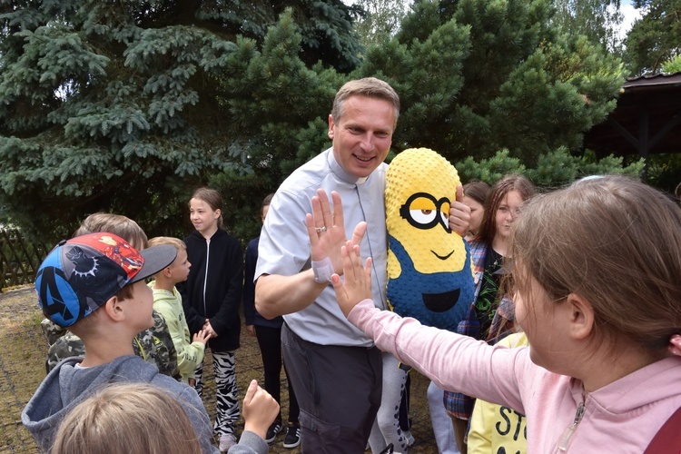 Wizyta bp. Piotra Przyborka na koloniach Caritas AG