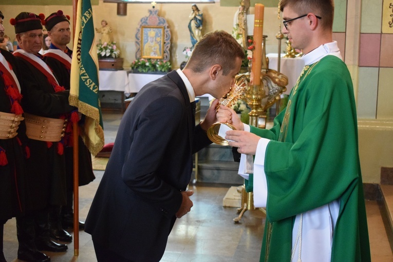 Wprowadzenie relikwii św. Ambrożego do kościoła w Jeżowem