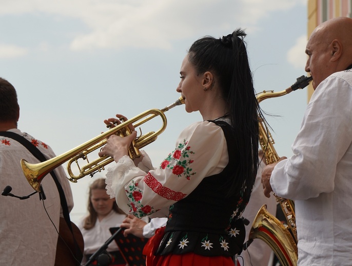 X Jubileuszowy Historyczny Jarmark Parafialny w Głębowicach pełen muzyki i smakołyków