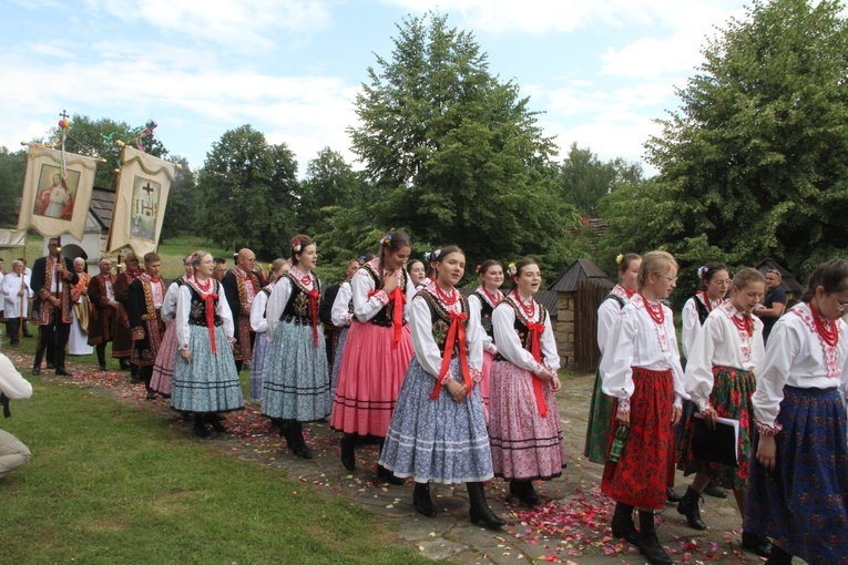 Nowy Sącz. Uroczystość ku czci świętych Piotra i Pawła w Parku Etnograficznym