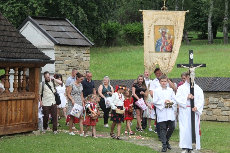 Nowy Sącz. Uroczystość ku czci świętych Piotra i Pawła w Parku Etnograficznym