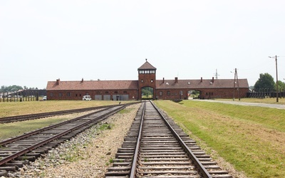 Muzeum Auschwitz nagrodziło wolontariuszy pomagających w miejscu pamięci