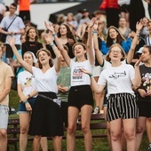 Czy w Kościele można jeszcze spotkać młodych, radosnych ludzi? Na Festiwalu Życia spowiadają się nawet na koncercie rockowym!