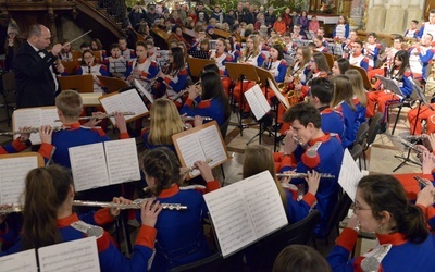 Koncert Radomskiej Młodzieżowej Orkiestry Dętej "Grandioso" pod dyrekcją Dariusza Krajewskiego w radomskiej katedrze.