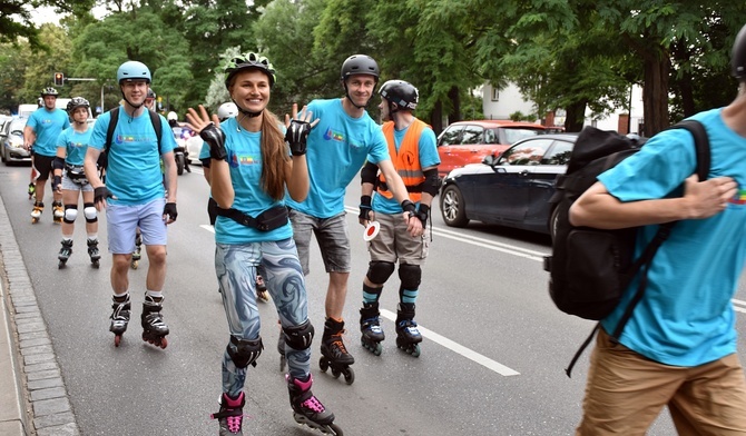 Rolkowi pielgrzymi wyjechali z Wrocławia na Jasną Górę