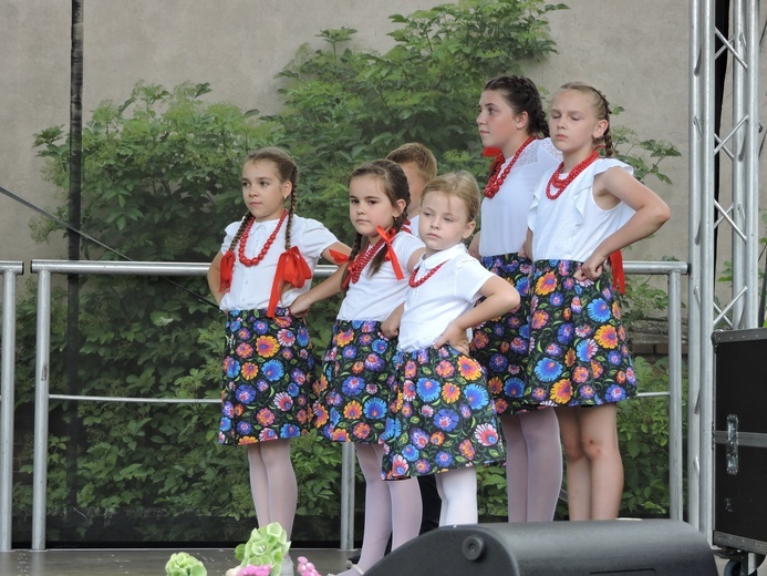 Biesiada u Apostołów w Żychlinie