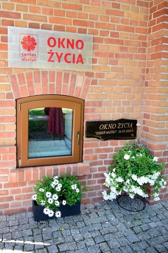 Olsztyn. Poświęcenie okna życia