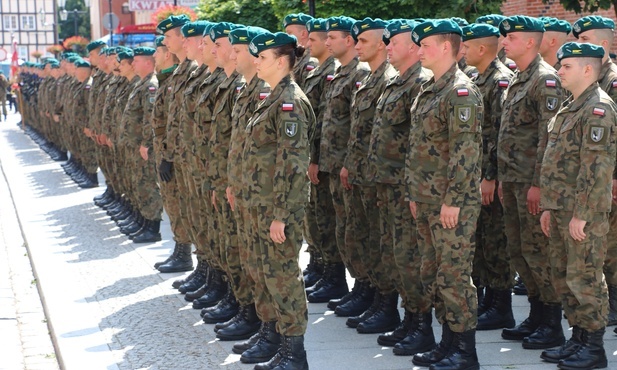 Szef MON: Polska ma ponad 175 tys. żołnierzy pod bronią
