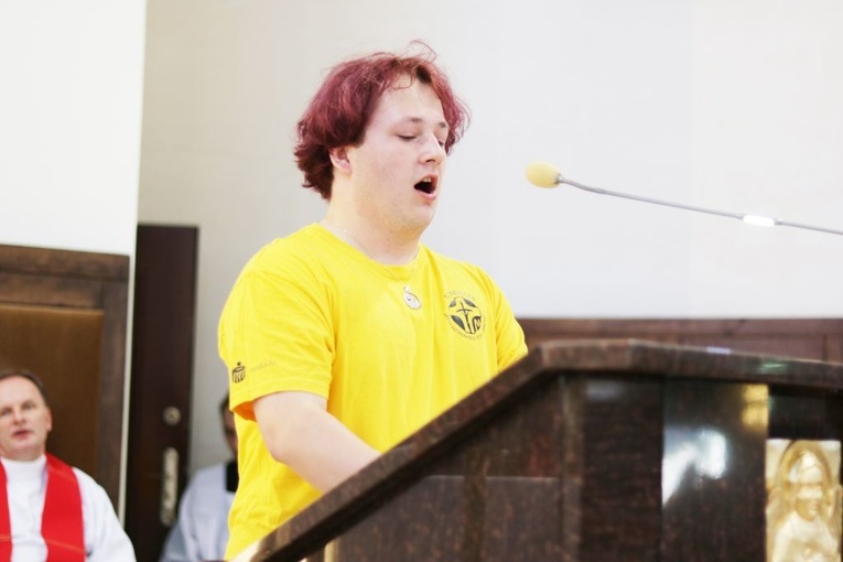 Stypendyści swój dzień rozpoczęli od Mszy św. w kościele patrona Zielonej Góry