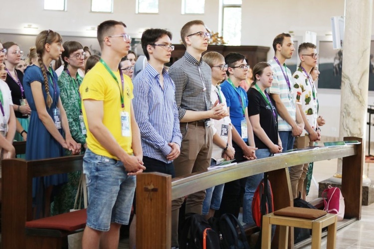 Stypendyści swój dzień rozpoczęli od Mszy św. w kościele patrona Zielonej Góry